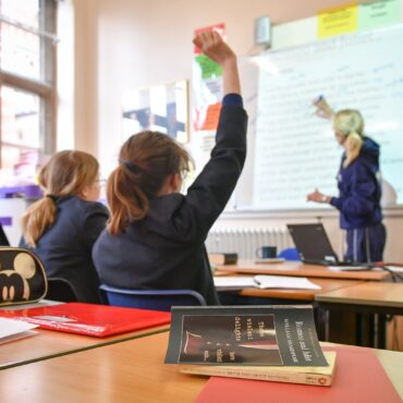 Disruptive pupils parents should be forced to co operate with schools report