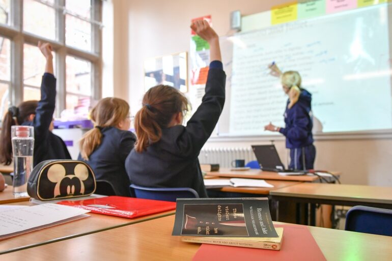 Disruptive pupils parents should be forced to co operate with schools report