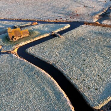 Heavy snow and icy rain to bring severe disruption as amber warnings issued