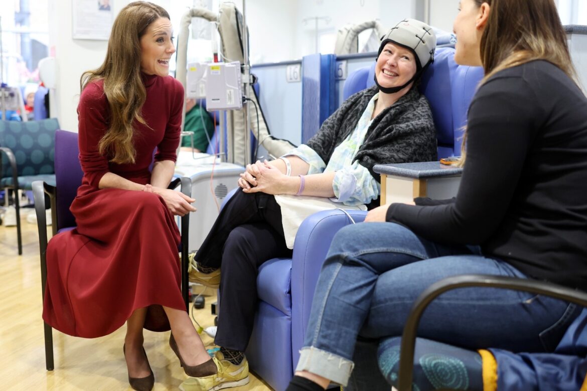 Kate in poignant return to cancer hospital where she was treated to thank staff