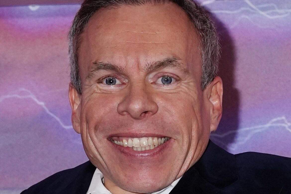 Warwick Davis dedicates Bafta Fellowship award to those who have supported him