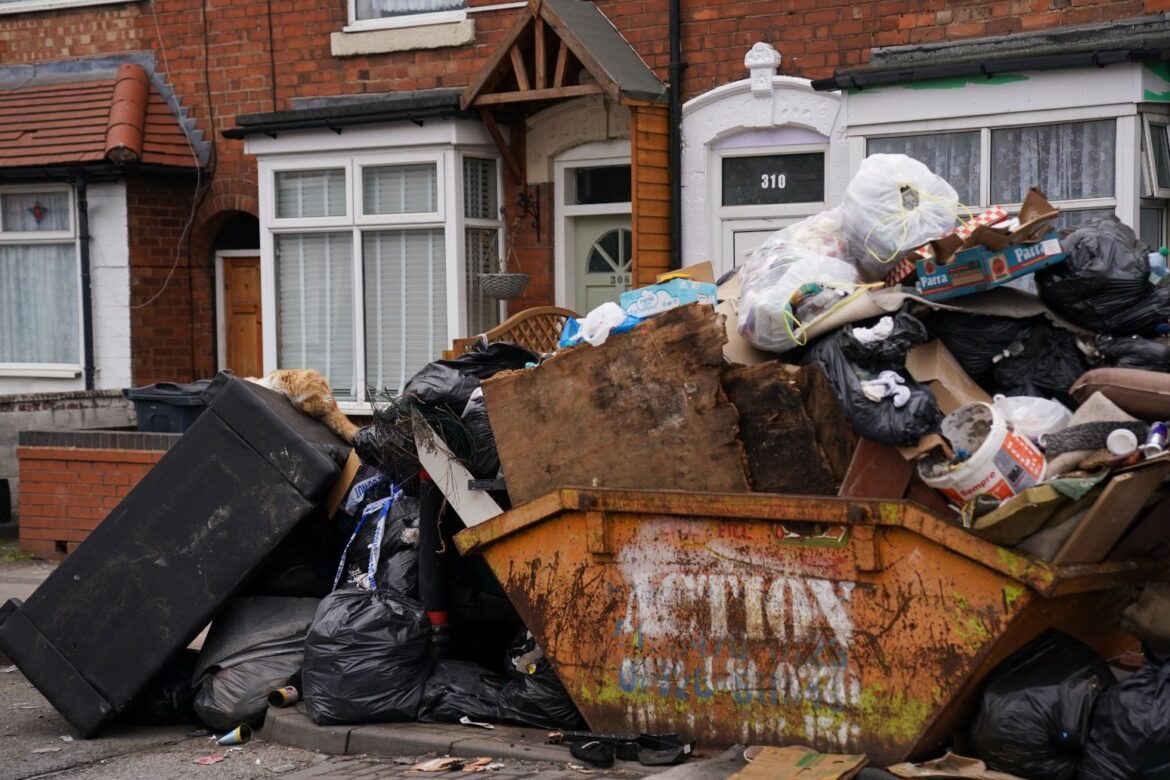 Acas called in for talks on Birmingham bin strike