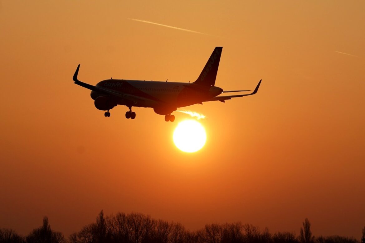 Gatwick accepts changes on aircraft noise and public transport in expansion bid