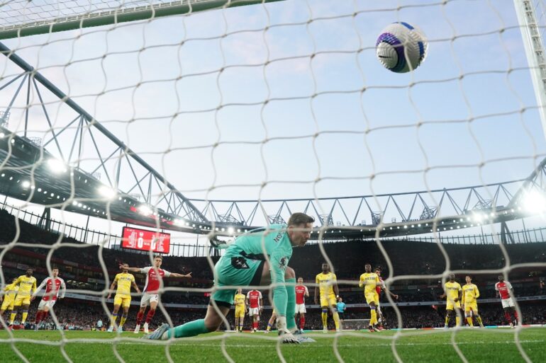Liverpool title celebrations on ice as Arsenal draw with Crystal Palace