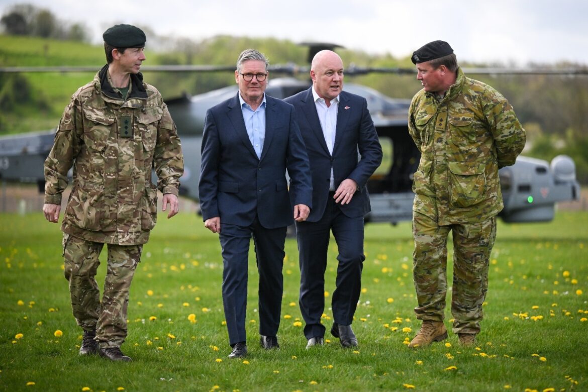 Starmer praises resilience of Ukrainians as he makes training visit