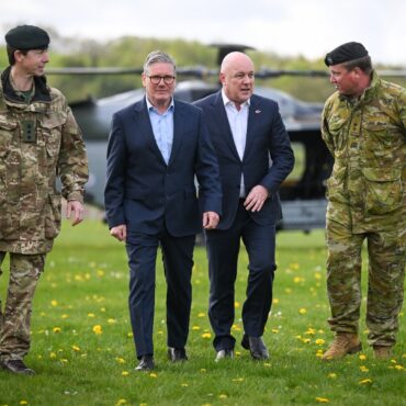 Starmer praises resilience of Ukrainians as he makes training visit