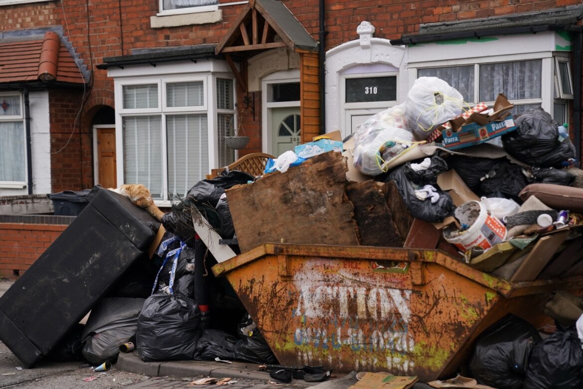 Talks to resume over Birmingham bin strike