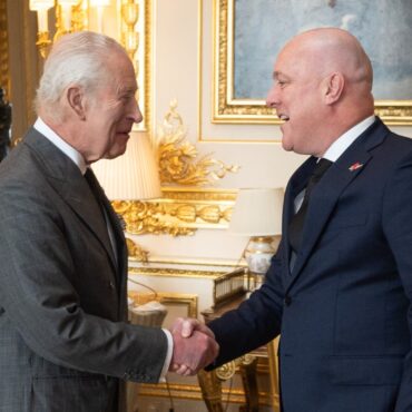 The UK and New Zealand are to pursue stronger defence ties and boost support for Ukraine