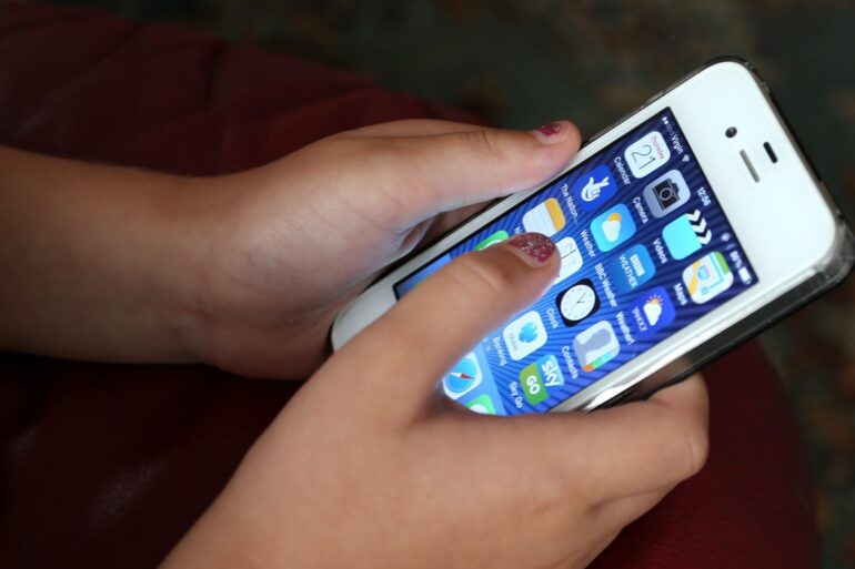 Government urged to disrupt addictive grip of smartphones on childrens lives