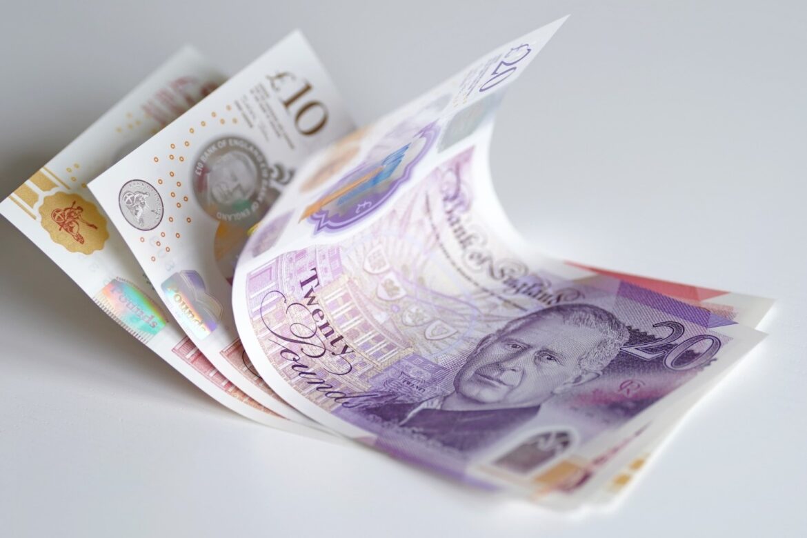 Unemployment rate hits near four year high as wage growth falls ONS